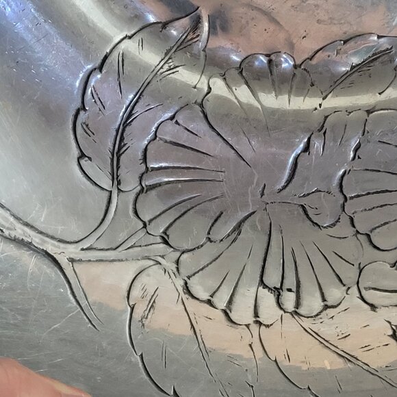 VTG Aluminum bowl with intricate floral design, crimped edging, hammered bottom - Picture 4 of 7